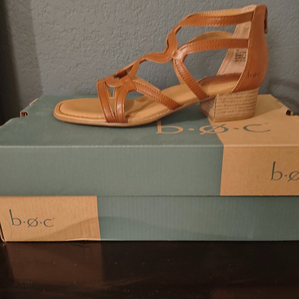 NWOT BOC Sandals "Pecan" Size 6 (regular width)